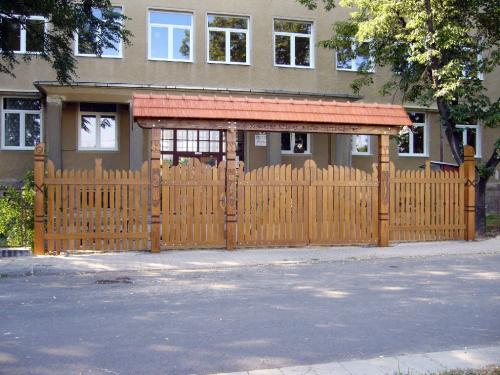 Iskola kapuja