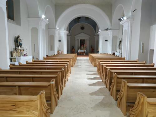 Nové kostolné lavice (BGA Zrt.)